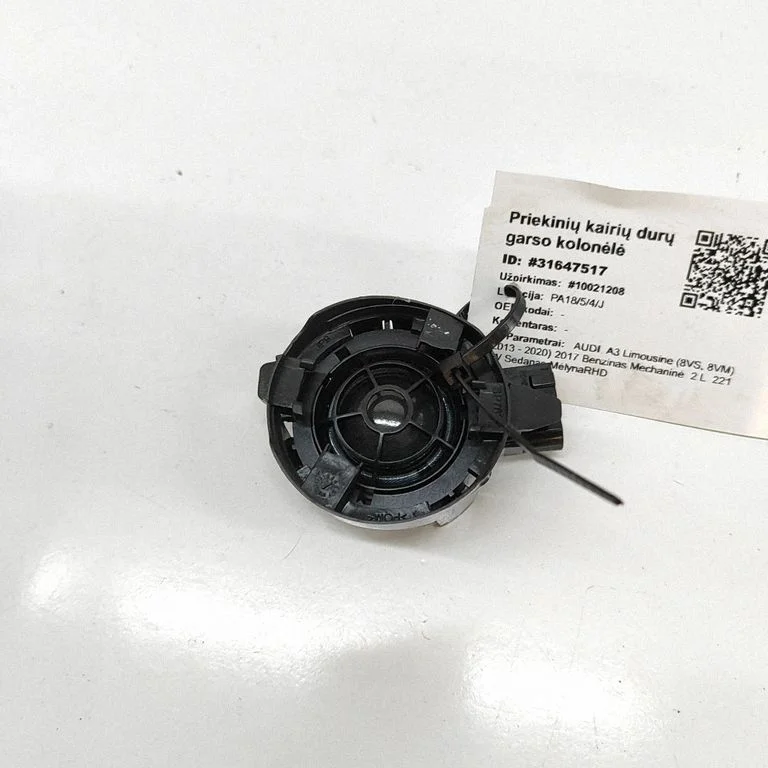 Skaļrunis (-ņi) priekšējās durvīs 8V0035399C