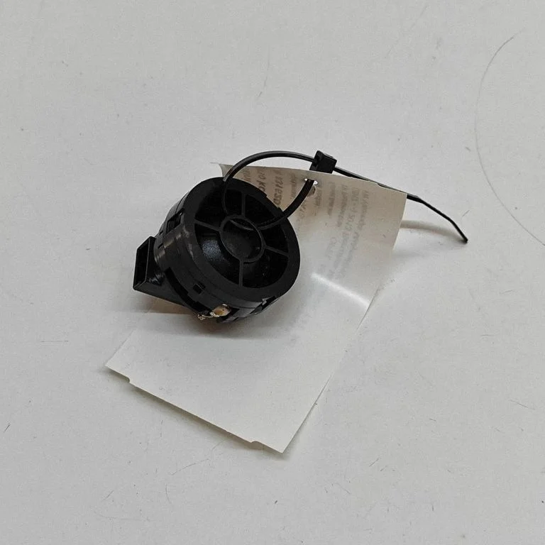 Skaļrunis (-ņi) priekšējās durvīs 13240950