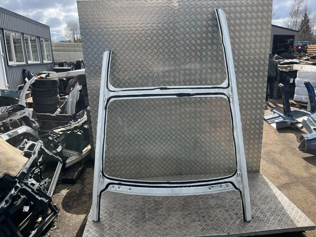 Katus – Tesla Model Y (2020-)