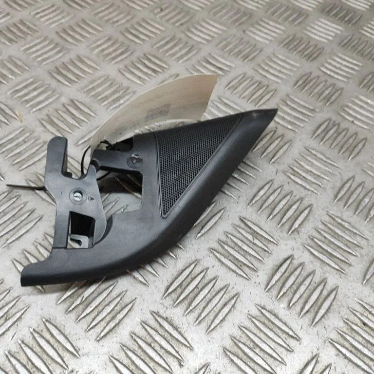 Skaļrunis (-ņi) priekšējās durvīs 3V0035411H