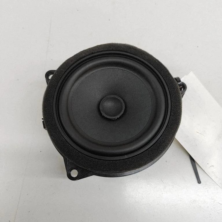 Skaļrunis (-ņi) priekšējās durvīs 6809626
