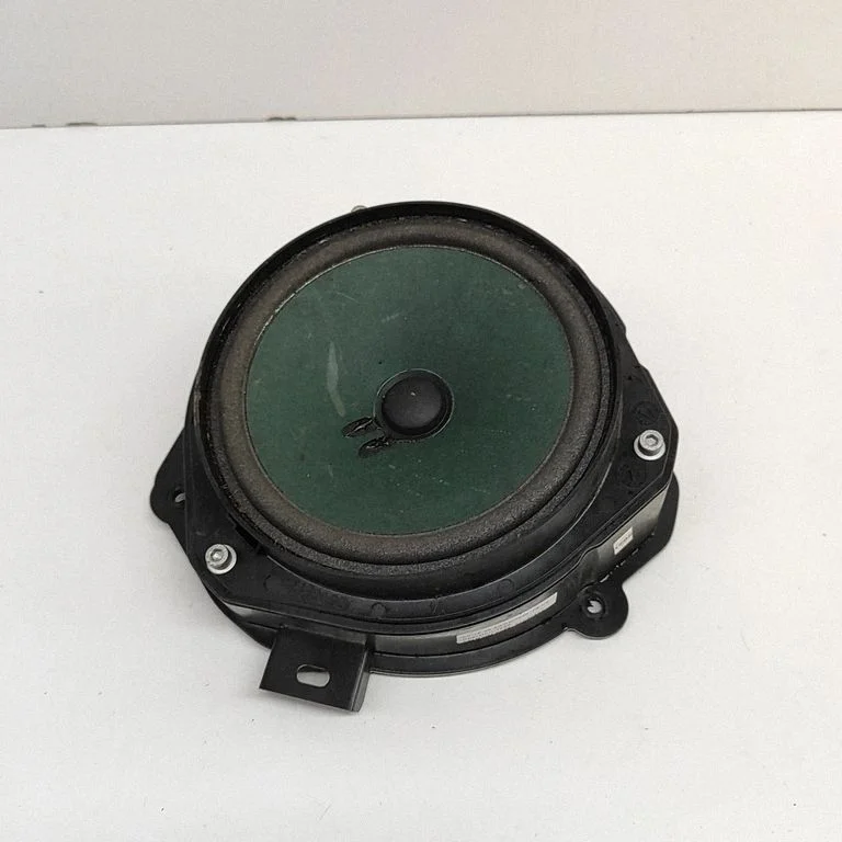 Skaļrunis (-ņi) priekšējās durvīs 52232493