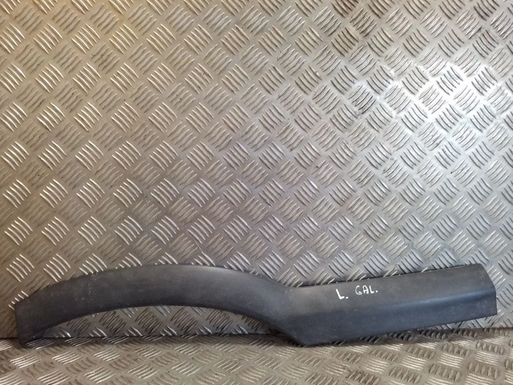 Rear arch trim 090597593