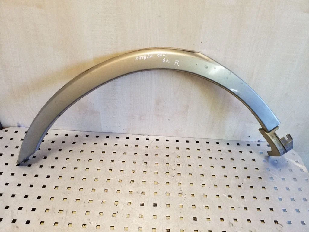 Rear arch trim – right