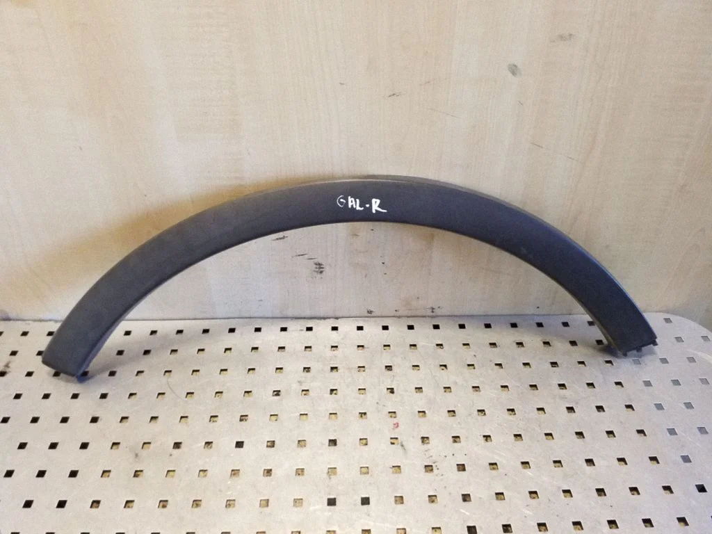 Rear arch trim 8V41S286D02AC