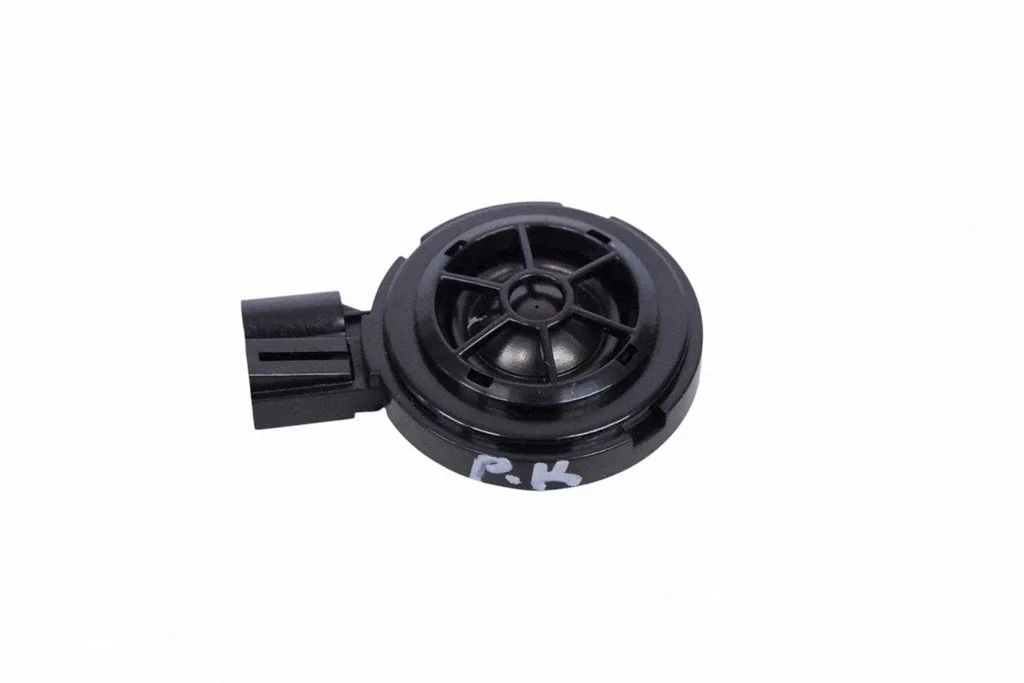 Skaļrunis (-ņi) priekšējās durvīs 8X0035399B