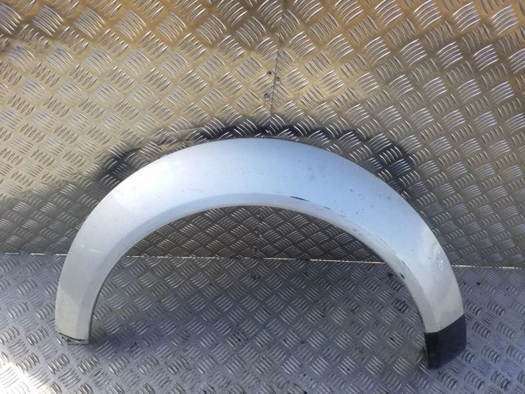 Rear arch trim – left