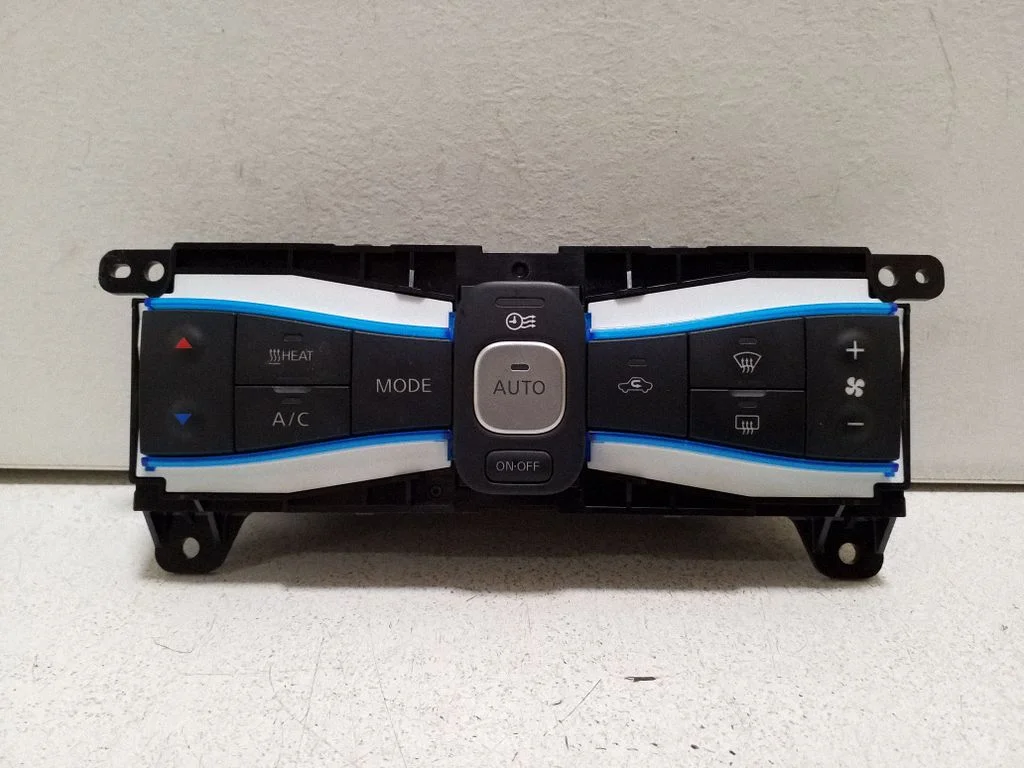 Kliimaseadme/kütte juhtplokk (salongis) – Nissan Leaf I (ZE0) (2010-2017)