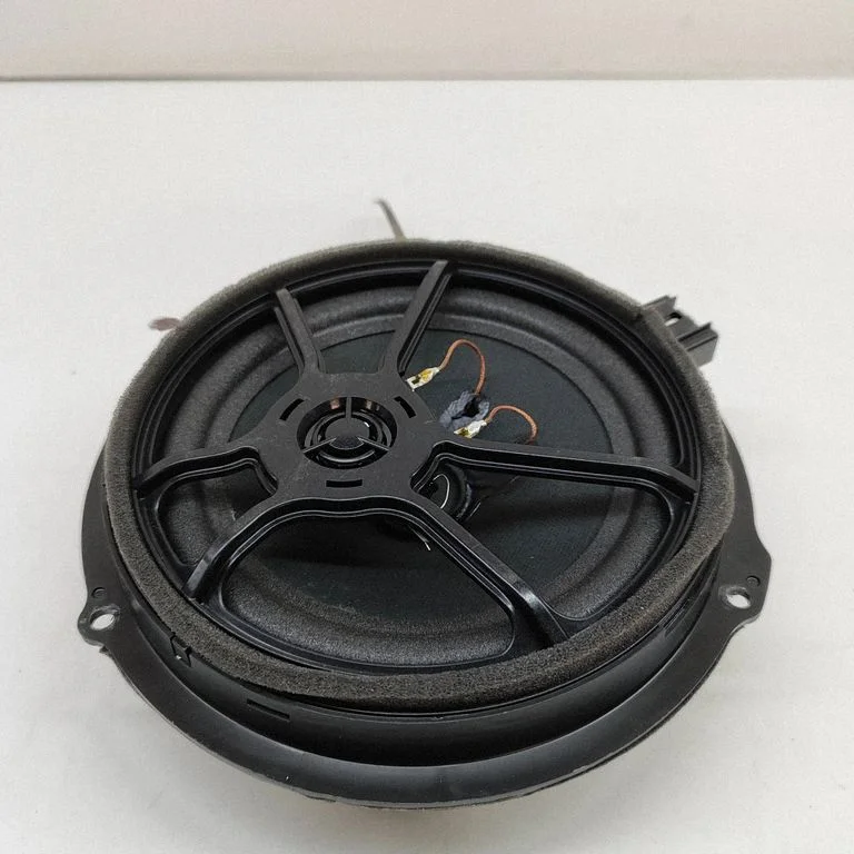 Skaļrunis (-ņi) priekšējās durvīs H1BT18808GB