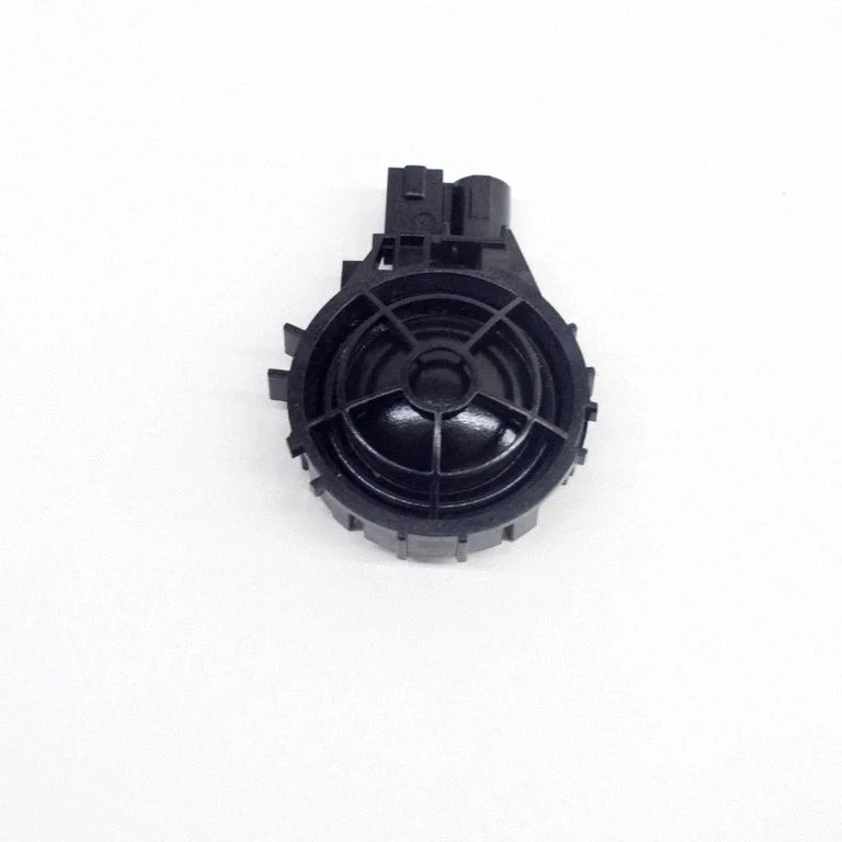 Skaļrunis (-ņi) priekšējās durvīs 8V0035398A