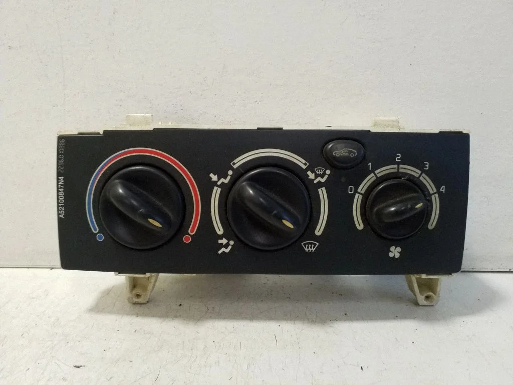 Panel sterowania klimatyzacją / nawiewem 655738N