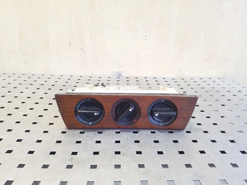Climate control unit – Audi A6 S6 C4 4A (1994-1997)