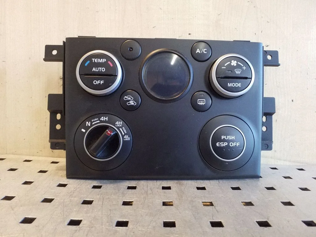Kliimaseadme/kütte juhtplokk (salongis) 3951076K0 – Suzuki Grand Vitara II (2006-2016)