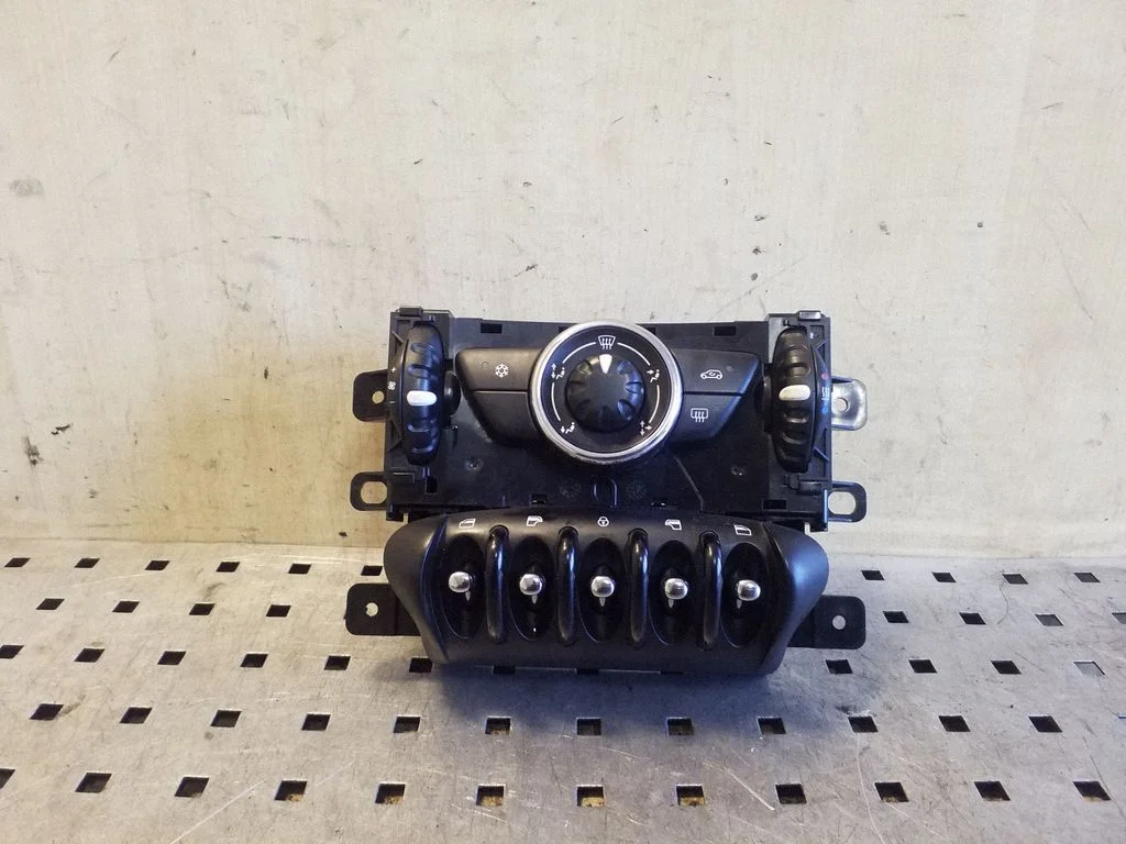 Climate control unit E1060548