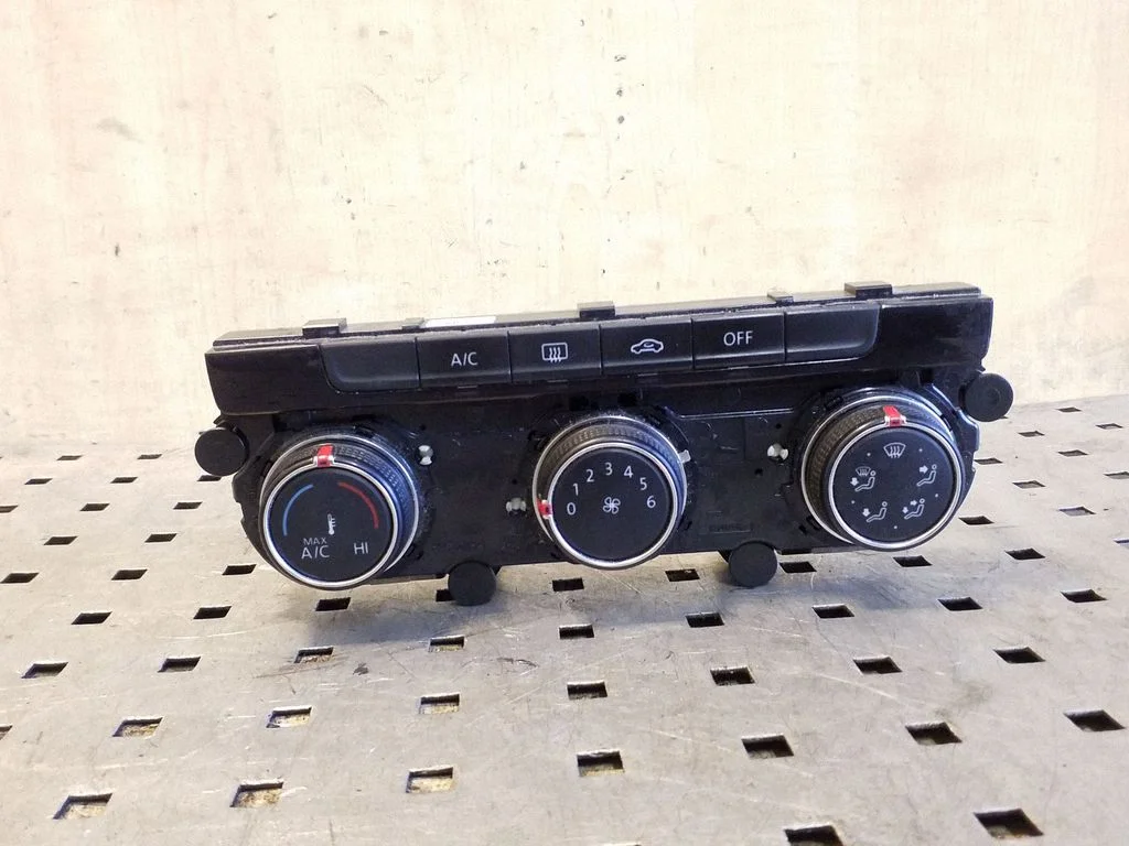 Kliimaseadme/kütte juhtplokk (salongis) – Volkswagen Passat CC (2008-2016)