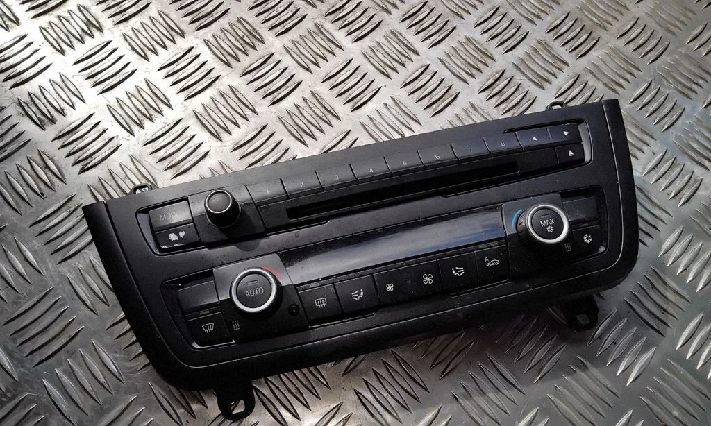 Kliimaseadme/kütte juhtplokk (salongis) – BMW 3-seeria F30 F35 F31 (2012-2018)
