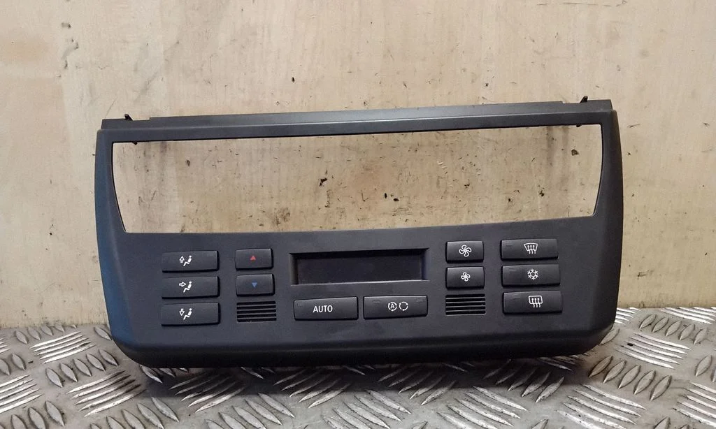 Gaisa kondicioniera/klimata/sildītāja vadības bloks (salonā) – BMW X3 E83 (2003-2010)