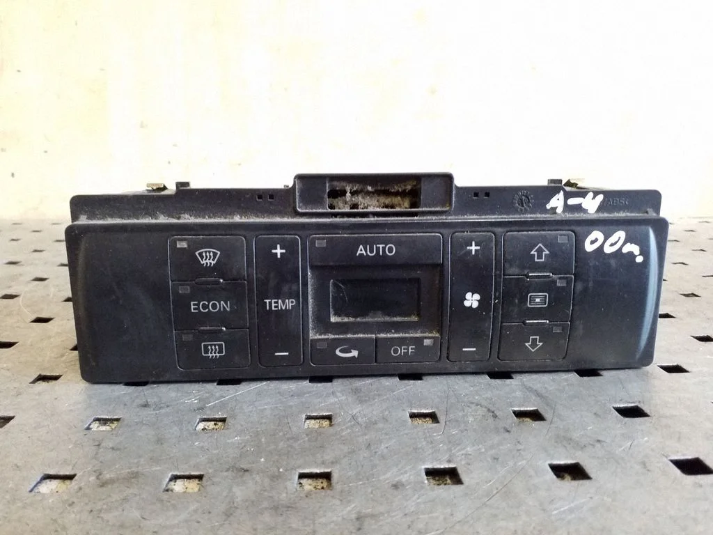 Gaisa kondicioniera/klimata/sildītāja vadības bloks (salonā) – Audi A4 S4 B5 8D (1999-2000)