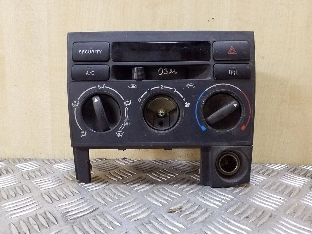 Kliimaseadme/kütte juhtplokk (salongis) – Toyota Corolla Verso E121 (2001-2004)