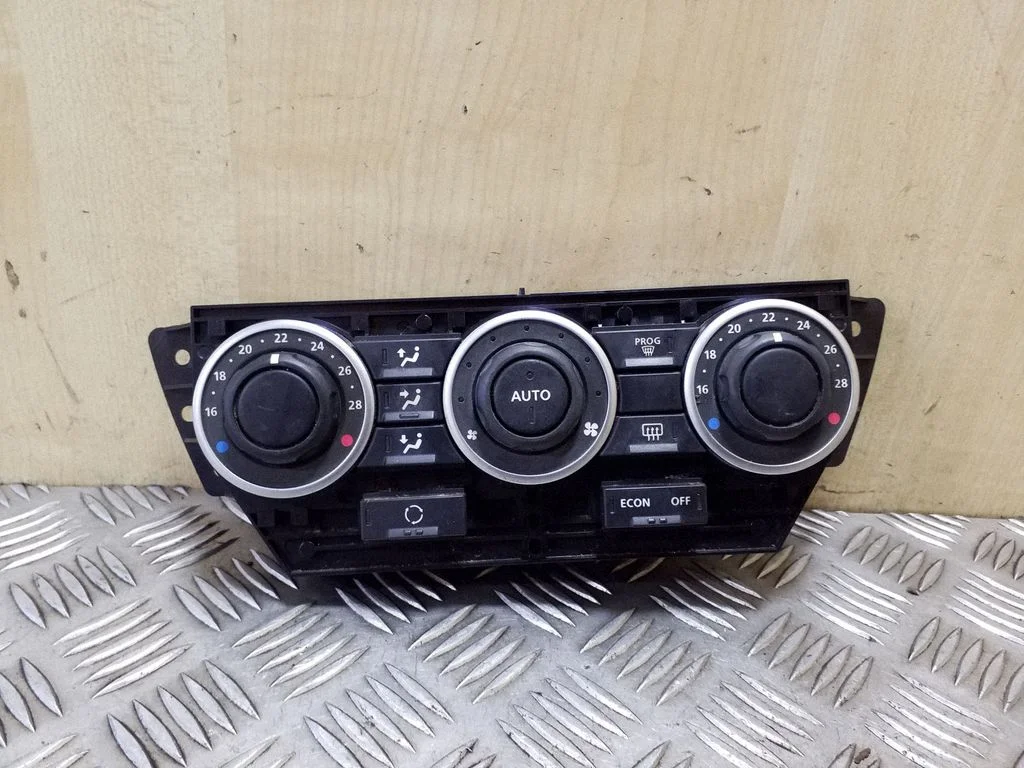 Panel sterowania klimatyzacją / nawiewem – Land Rover Freelander 2 - LR2 (2007-2016)