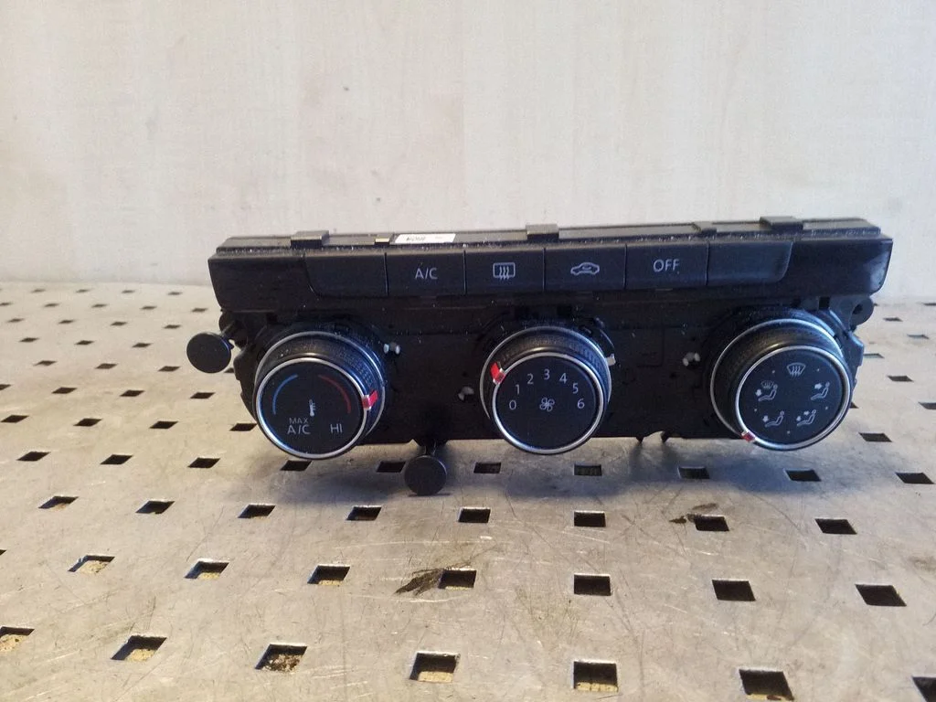 Climate control unit – Volkswagen Passat CC (2008-2016)
