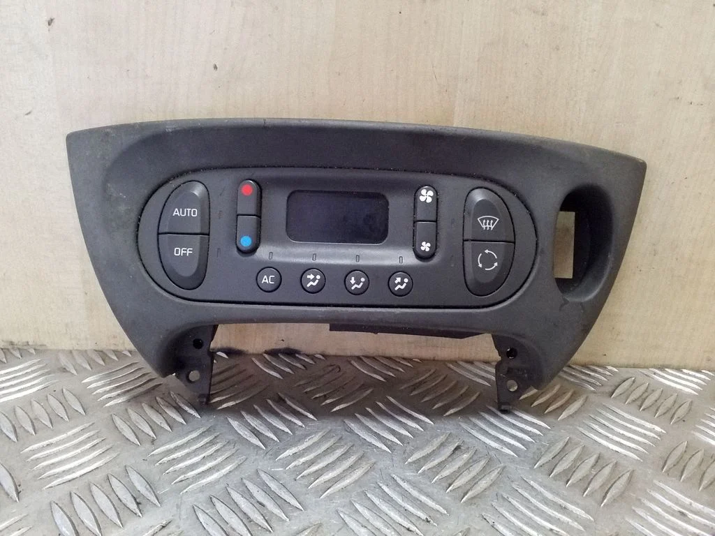 Panel sterowania klimatyzacją / nawiewem 7700435401