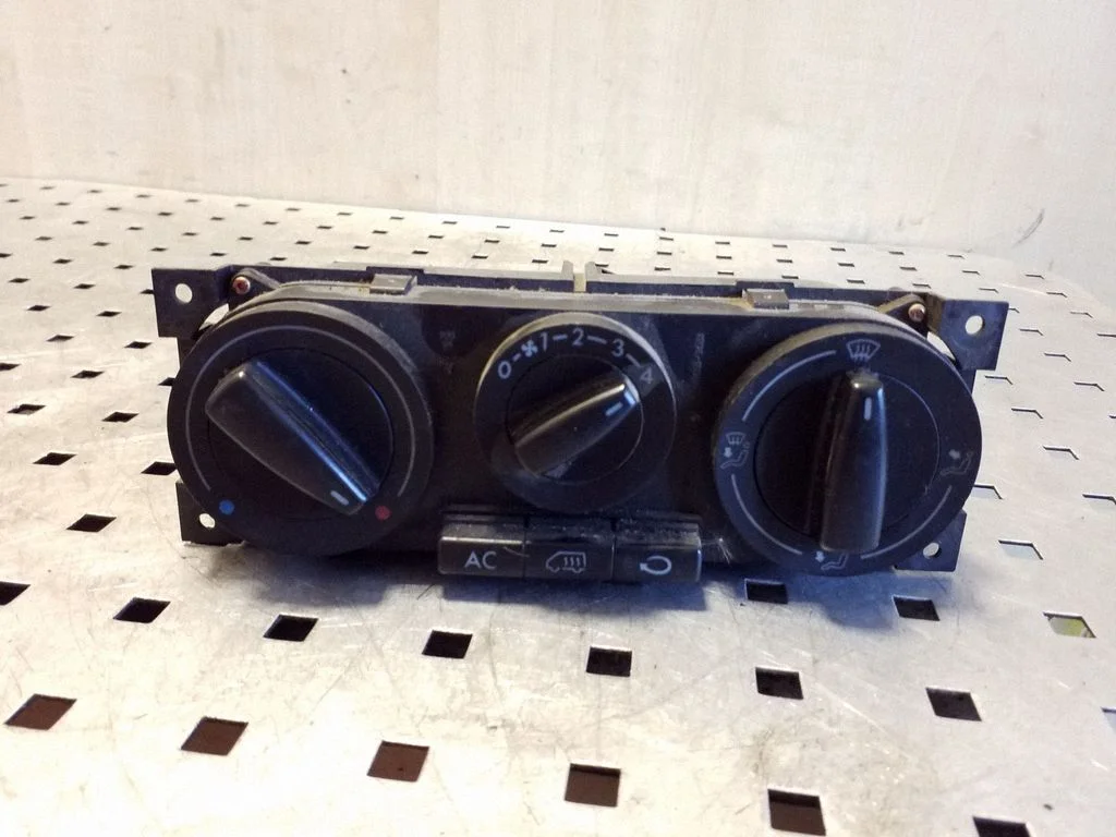 Climate control unit – Ford Galaxy (2000-2006)