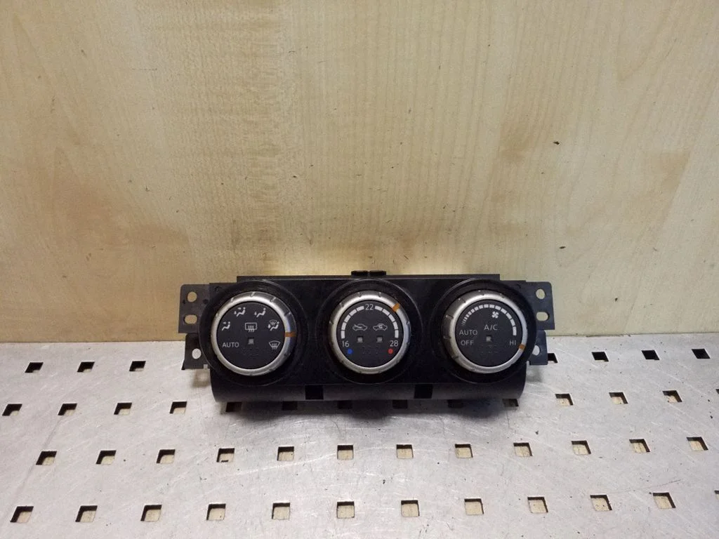 Kliimaseadme/kütte juhtplokk (salongis) 27500JG700