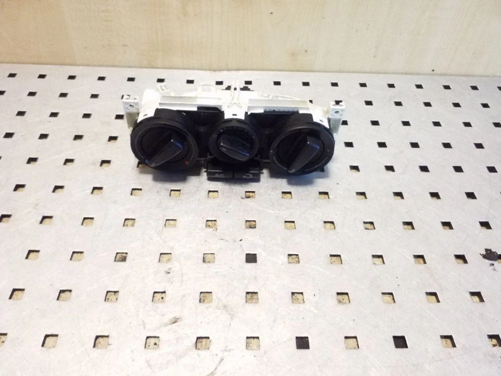 Climate control unit 1J0820045E
