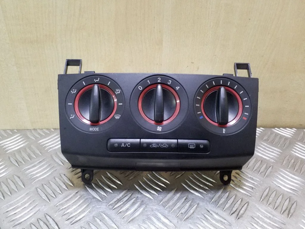 Kliimaseadme/kütte juhtplokk (salongis) – Mazda 3 I (2003-2006)