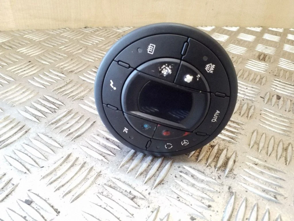 Oro kondicionieriaus/ klimato/ pečiuko valdymo blokas (salone)
