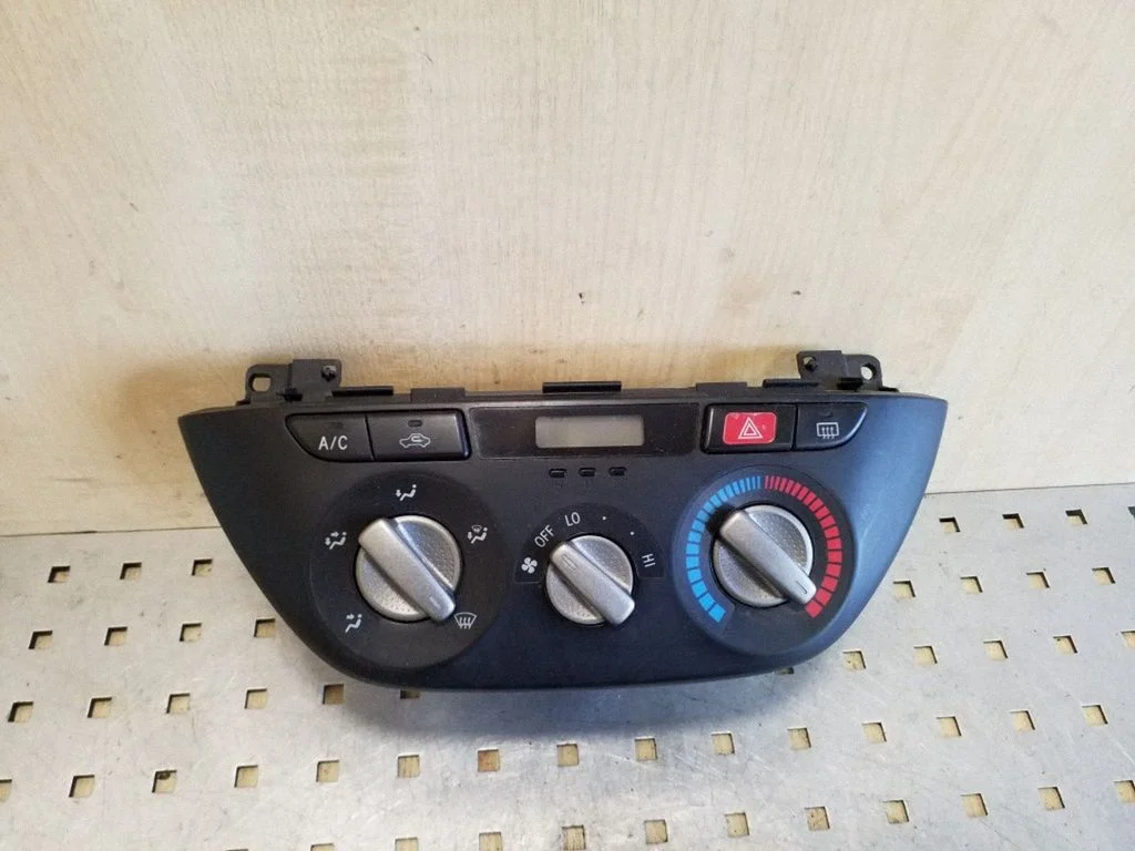 Gaisa kondicioniera/klimata/sildītāja vadības bloks (salonā) – Toyota RAV 4 (XA20) (2000-2005)