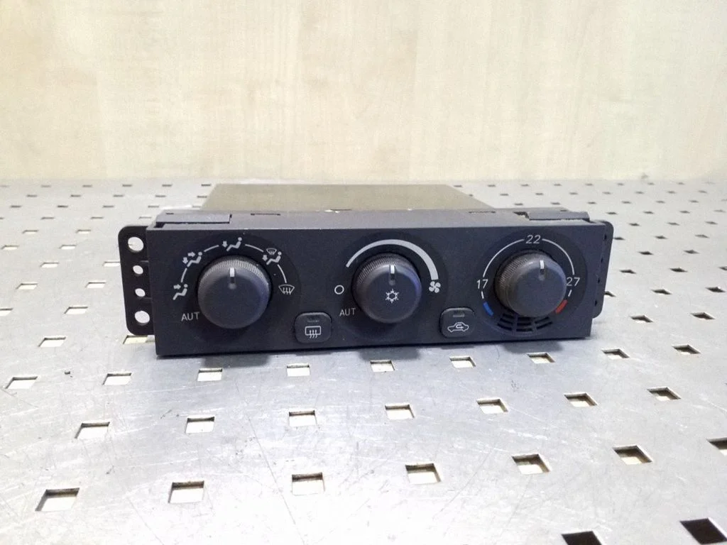 Climate control unit – Mitsubishi Pajero Sport I (1996-2008)