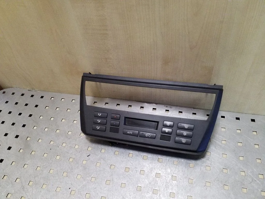 Climate control unit 64113417445