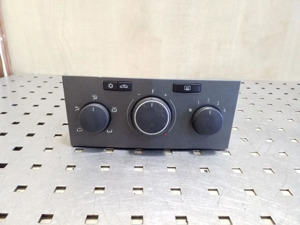 Climate control unit 13201300