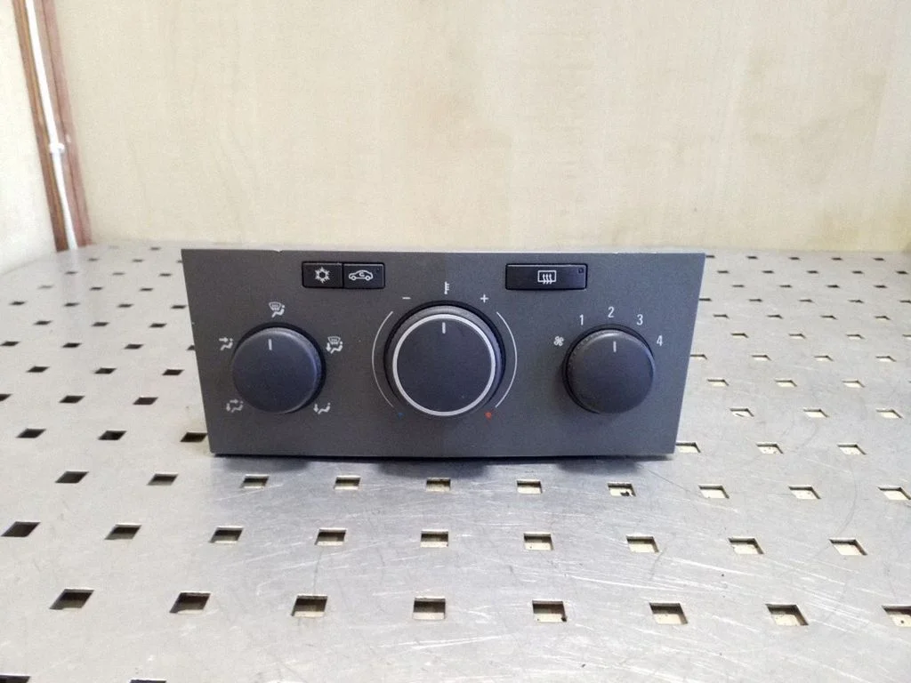 Climate control unit 13201300