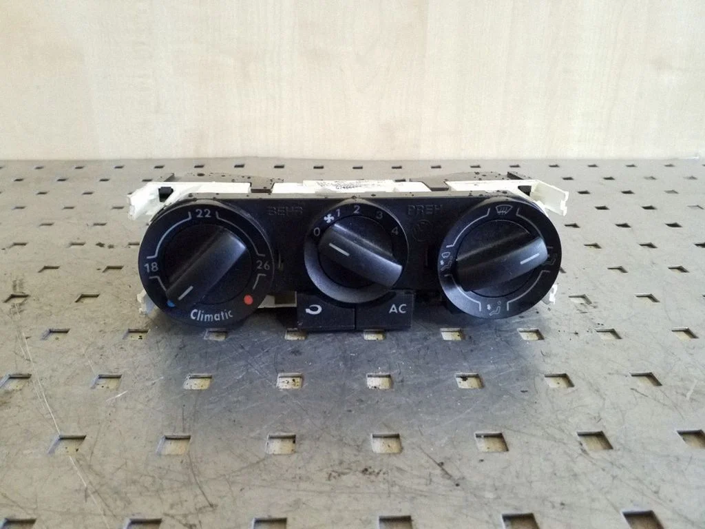 Climate control unit – Volkswagen Polo V 6R (2009-2017)