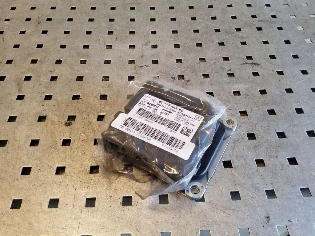 Airbag control unit/module – Peugeot 3008 I (2008-2015)