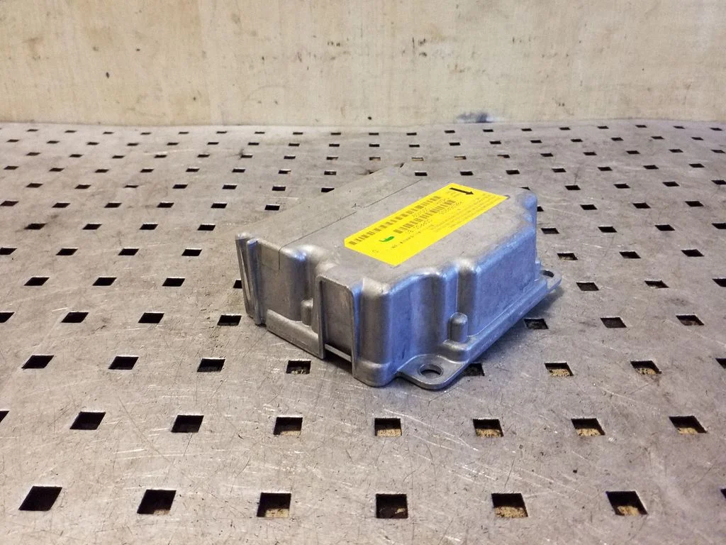 Airbag control unit/module P8635A205