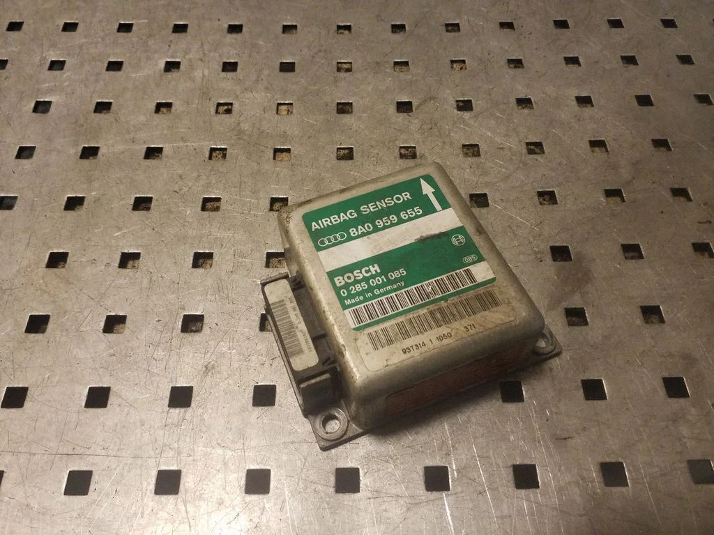 Drošības spilvenu vadības bloks – Audi A6 S6 C4 4A (1994-1997)