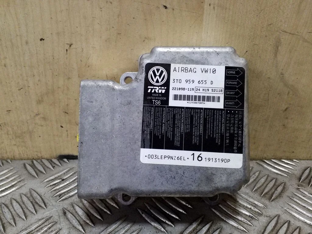 Airbag control unit/module – Skoda Superb B6 (3T) (2008-2015)