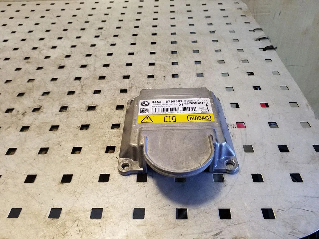 Turvapatjade juhtplokk 6799887