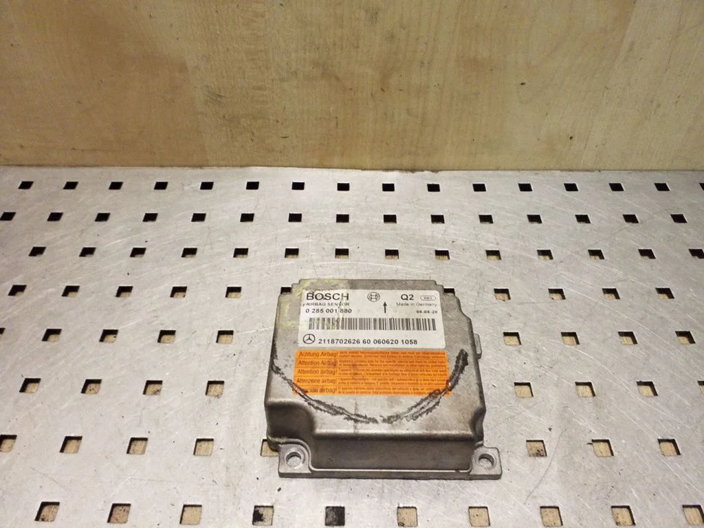 Airbag control unit/module – Mercedes-Benz E-Class W211 (2002-2009)