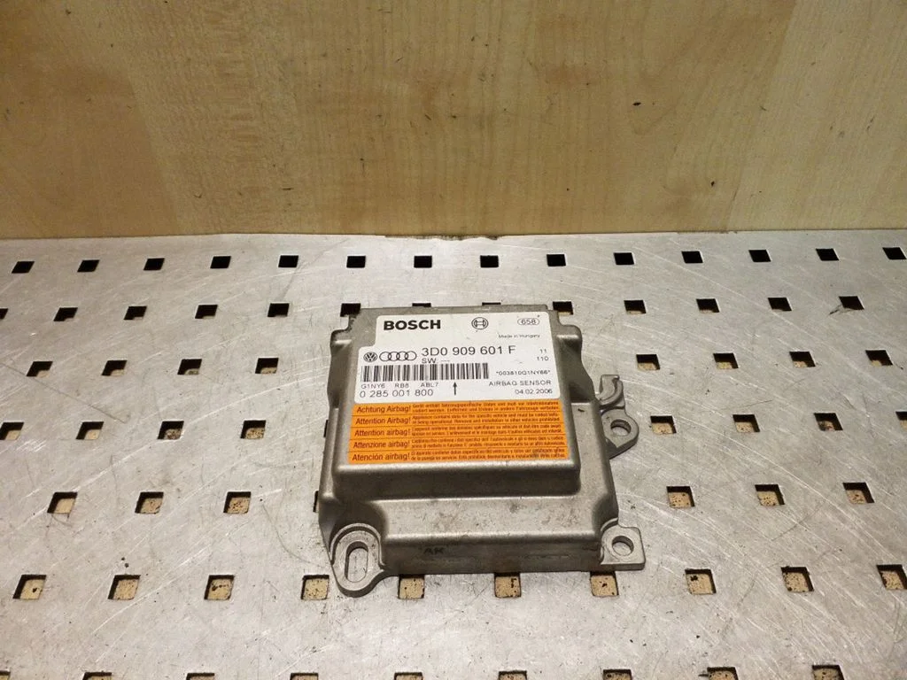 Airbag control unit/module – Volkswagen Touareg I (2002-2010)