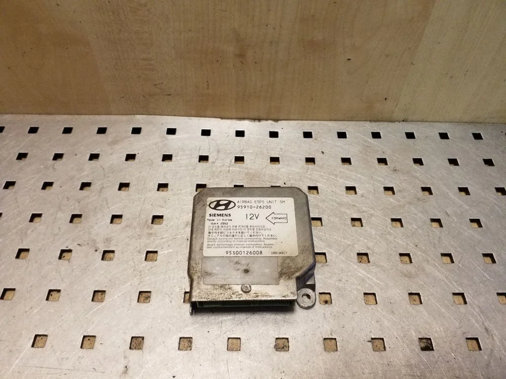 Airbag control unit/module – Hyundai Santa Fe (2000-2006)