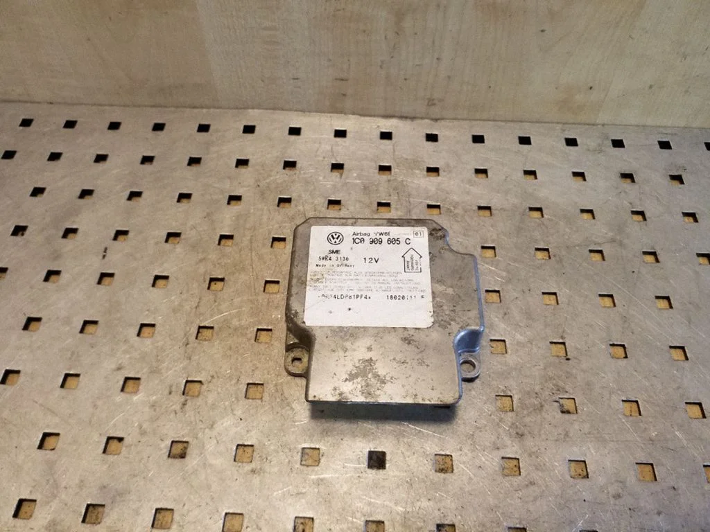 Airbag control unit/module 1C0909605C