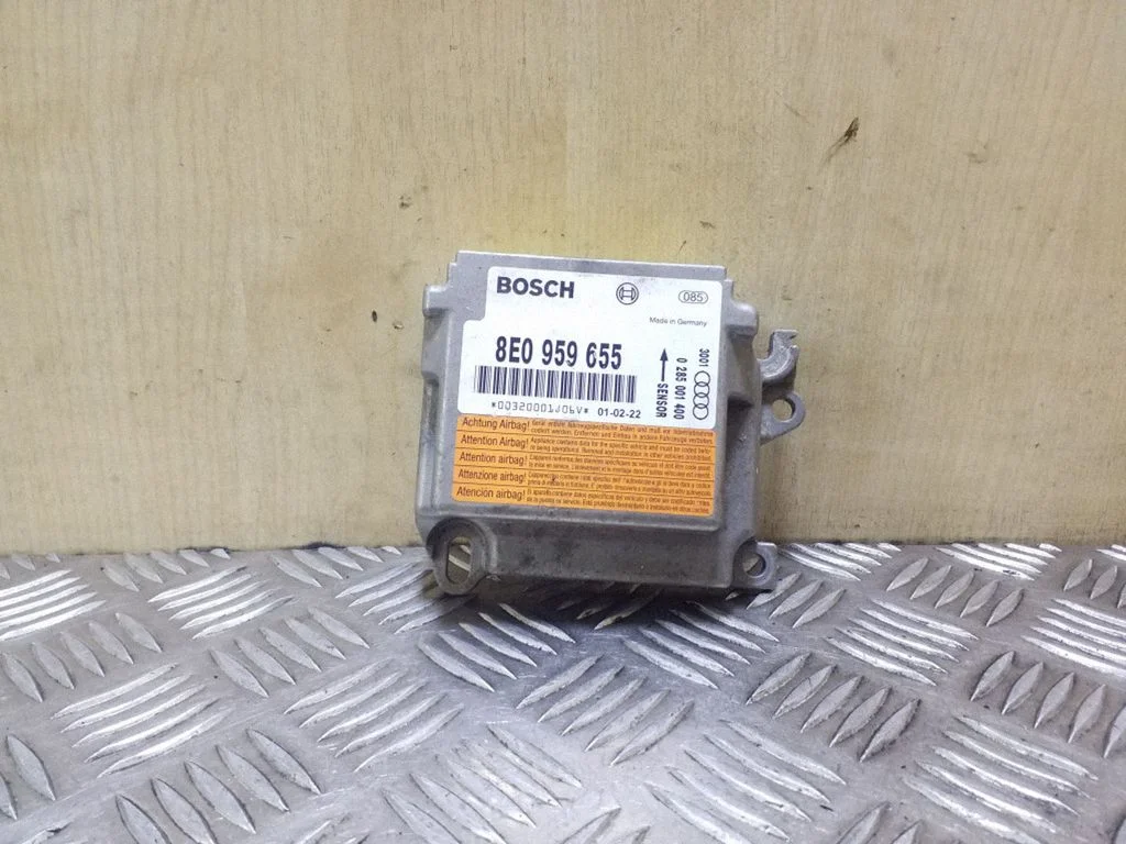 Drošības spilvenu vadības bloks 8E0959655