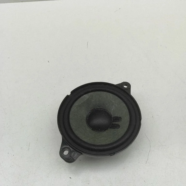 Skaļrunis panelī 8W0035303