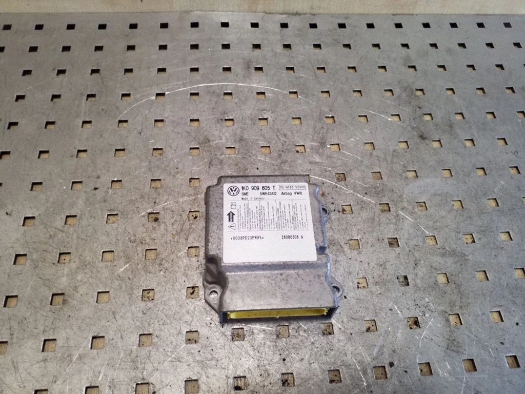 Drošības spilvenu vadības bloks 1K0909605T