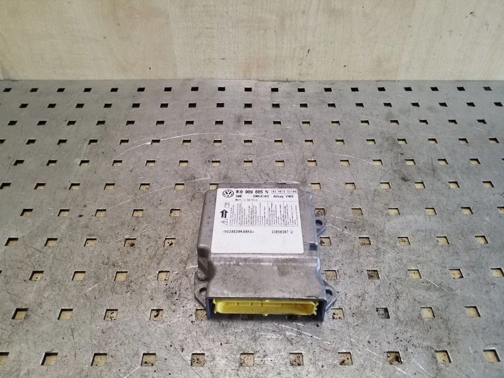 Drošības spilvenu vadības bloks 1K0909605N